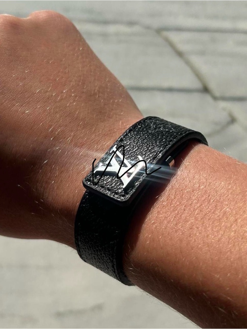 Black slim bracelet